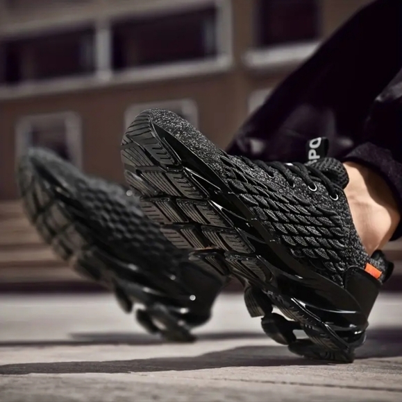 Shock Absorption Sports Shoes for Men's Outdoor Training - Picture 3 of 4